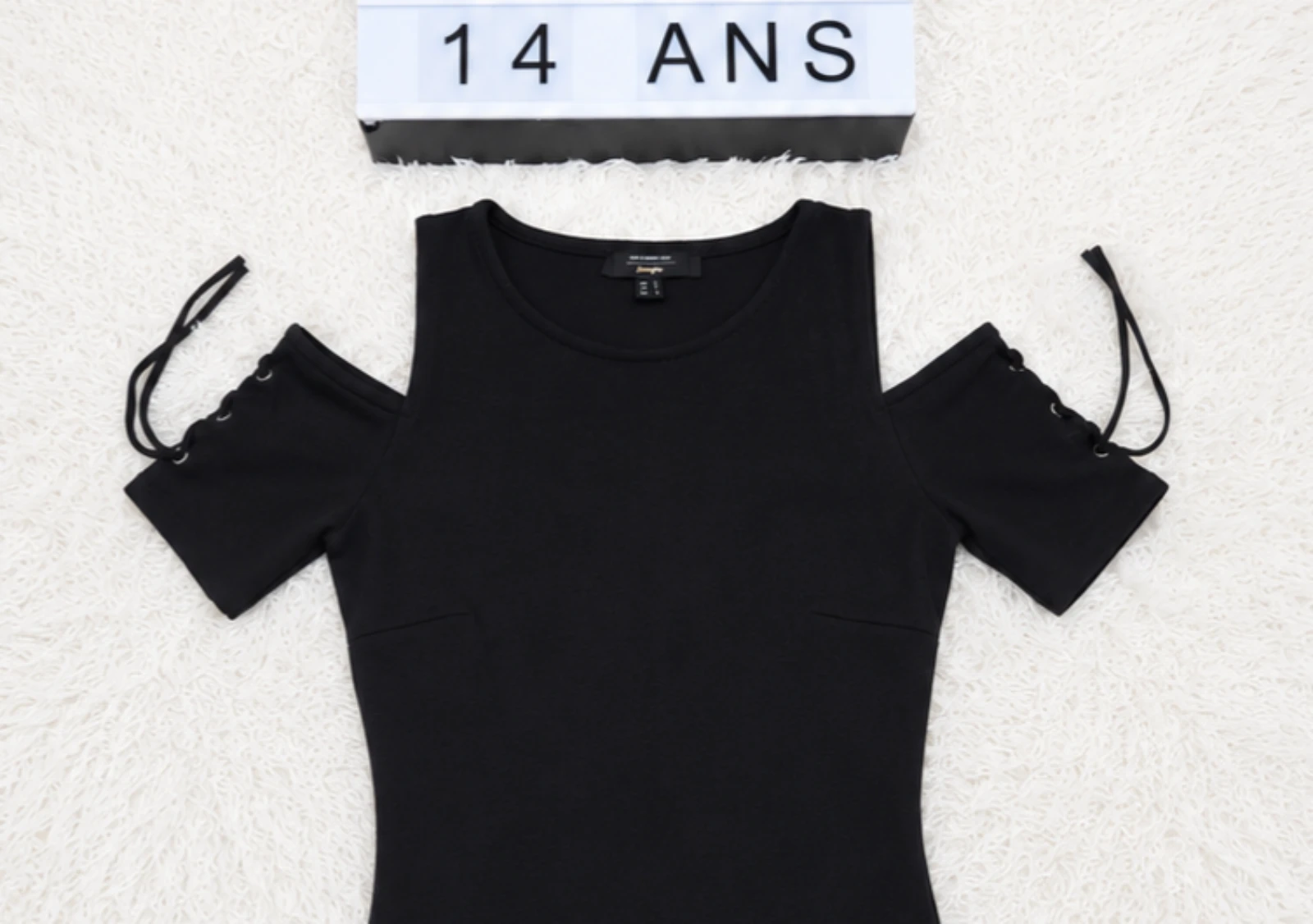 Robe Jennyfer preta com ombros descobertos e laços – Tamanho S 14 anos 👒 – photo 3